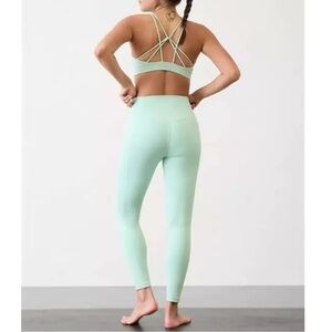New with Tags! Athleta Salutation Stash Legging in Lighthouse Green
